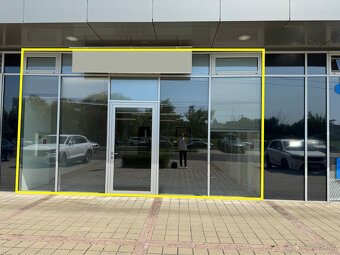 Prenájom prízemného obchodného priestoru 82 m² vo frekventov - 4