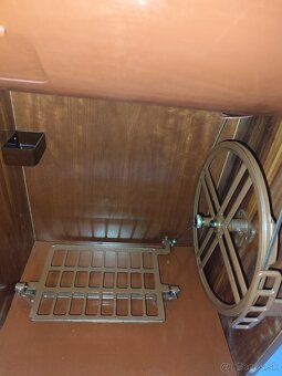 Predám starožitný šijací stroj - 4