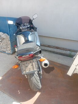 Yamaha YZF 1000R - 4