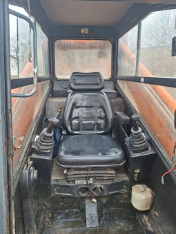 Predam Smykovy nakladac unc locust 752 - 4