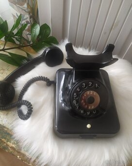Starý bakelitový telefon - 4