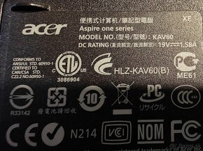 Acer Aspire One mini notebook - 4