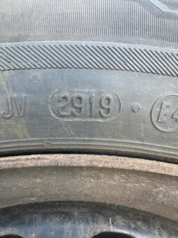 Zimné gumy + plechové disky 205/55 R16 - 4