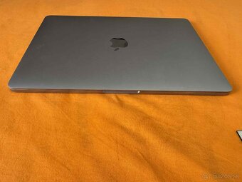 MacBook Pro 13" 2019 2 thunderbolt porty i5 8GB RAM 128GB - 4