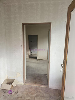 Starší 4 izbový rodinný dom v obci Topoľníky, okres DS. - 4