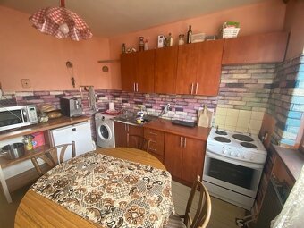 Rodinný dom 5-izbový s veľkým pozemkom vo výmere 2375 m2 - 4