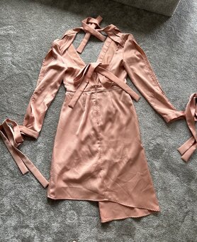 Asos elegantne saty M - 4