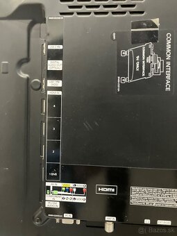 SAMSUNG UE32D5000 - 4