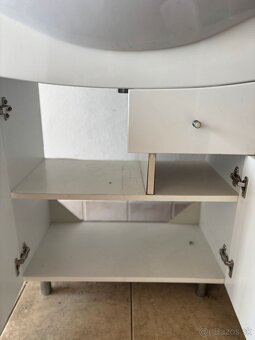 Kupelnova Skrinka s umyvadlom - 4