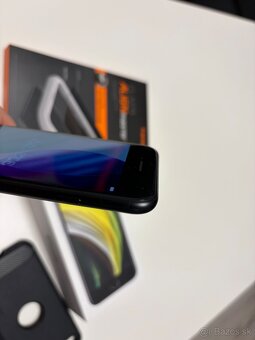 iPhone SE 2.gen 128GB - čierny - 4