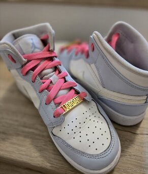 Predám tenisky 37½ Nike Air Jordan 1 MID SE Dubaj - 4