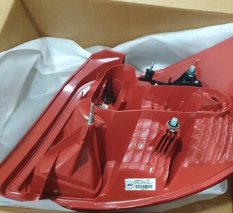 Predam Nove- Originalne svetlo 81561-02380 TOYOTA AURIS - 4