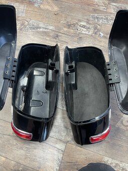 Plastové bočné kufre s koncovým svetlom - 4