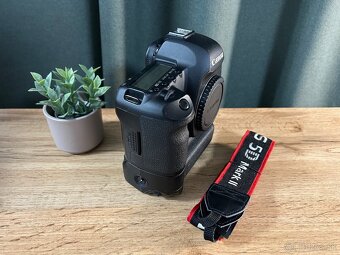 Canon 5D Mark II - 4