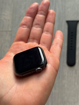 Apple Watch SE 1. generácia - 4