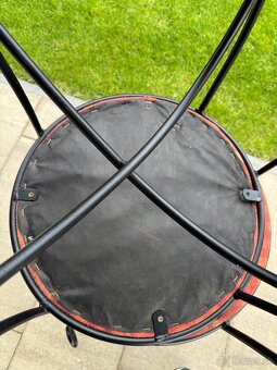 Dve rustikálne kovové stoličky - 4