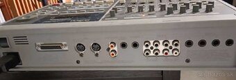 Predam Roland VS 880 + kufor - 4