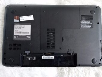 rozpredám notebook Toshiba satellite C850 - 4