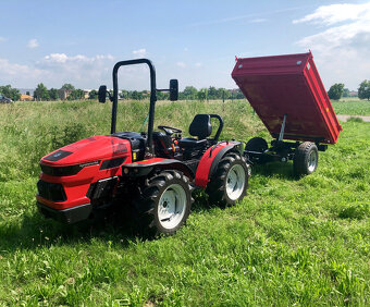 Malotraktor AGT 1060 - otočné pracoviště řidiče - 56 HP - 4