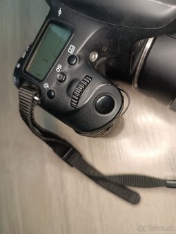 Canon EOS 77D - 4