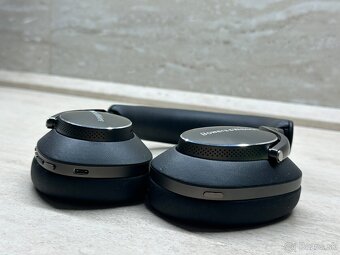 Bowers & Wilkins PX8 - 4