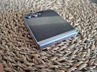 Samsung Galaxy Z Flip6 Silver Shadow - 4
