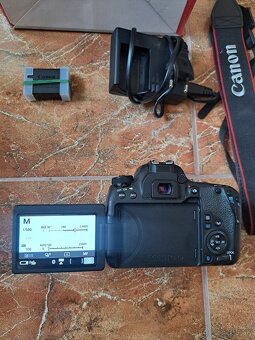 Canon EOS 77D - 4