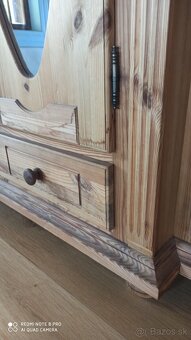 Rustikálna drevená masívna šatníková skriňa - 4