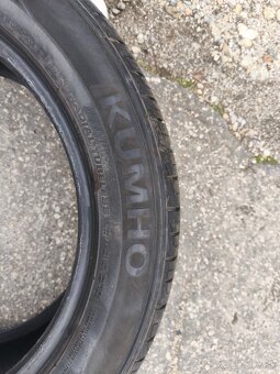 Predám kumho 215/55 R17 letné - 4
