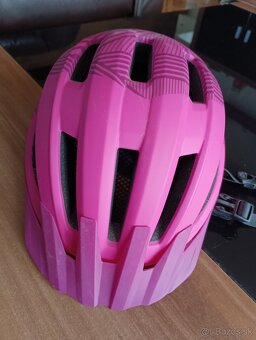 Dievčenská cyklistická prilba veľkosť M. - 4