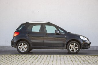 Suzuki SX4. - 4