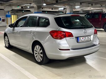 Opel astra J Sport tourer - 4