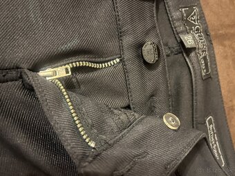 Dámske čierne GUESS nohavice - 4