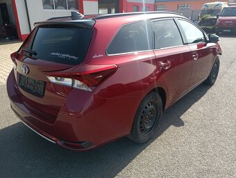 Toyota Auris Touring - 4
