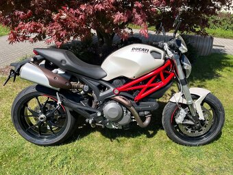 Ducati Monster 796 - 4