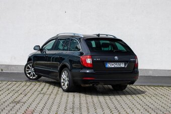 Škoda Superb Combi 3.6 FSI V6 4x4 Elegance DSG - 4