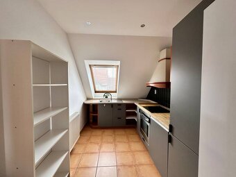 Dispozične výnimočný 2,5-izbový byt v centre mesta - 4