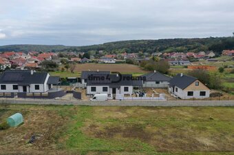 NA PREDAJ - Rodinné domy v Jarku, 4 izb. bungalovy - 4