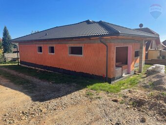 REZERVOVANEPredaj 4 izbový bungalov s garážou Nitra - Zob - 4