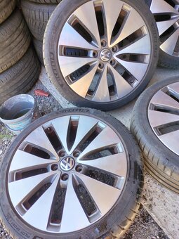 4ks alu disky orig. Vw 5x112 R18 pneu 225/40 R18 6mm - 4