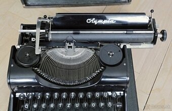 STAROŽITNÝ PÍSACÍ STROJ OLYMPIA - 4