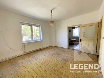 Rodinný dom v centre obce Kocurice s veľkou záhradou 2.427m2 - 4