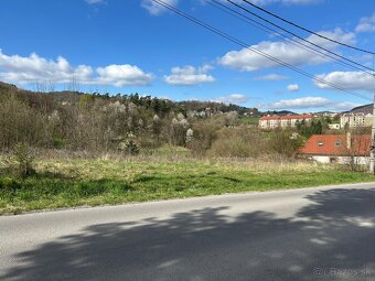 Slnečný stavebný pozemok Nová Baňa – 2032 m², TOP lokalita - 4