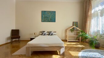 CENTRUM MESTA - HLAVNÁ ULICA, LUXUSNÝ, ZARIADENÝ 3 IZBOVÝ BY - 4