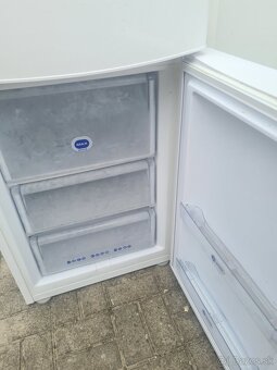 Chladnička z mrazákom whirlpool A - 4