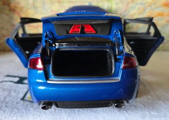 Audi RS 4 B7 1:18 - 4