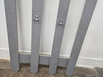 Moderný vešiak - 4