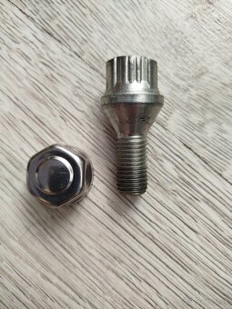 predám bezpečnostné skrutky - 4