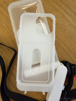 ESR iPhone 15 Pro Max/14 Pro Max Waterproof pouch - 4