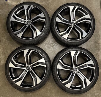 Nepoužitá zimná sada Volvo XC90 - 5x108 R22 , 275/35/22 - 4
